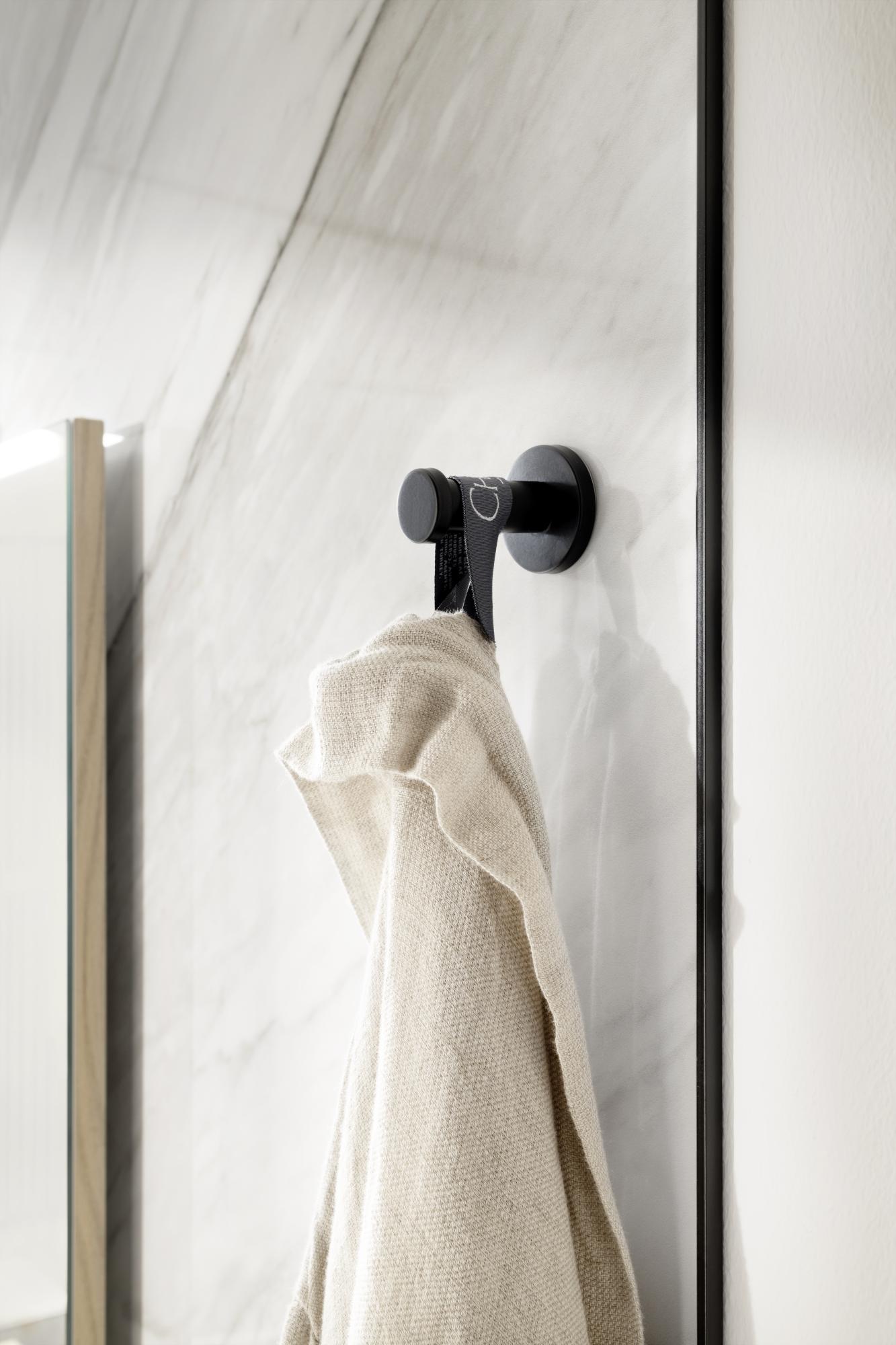 Wand mit Handtuchhaken