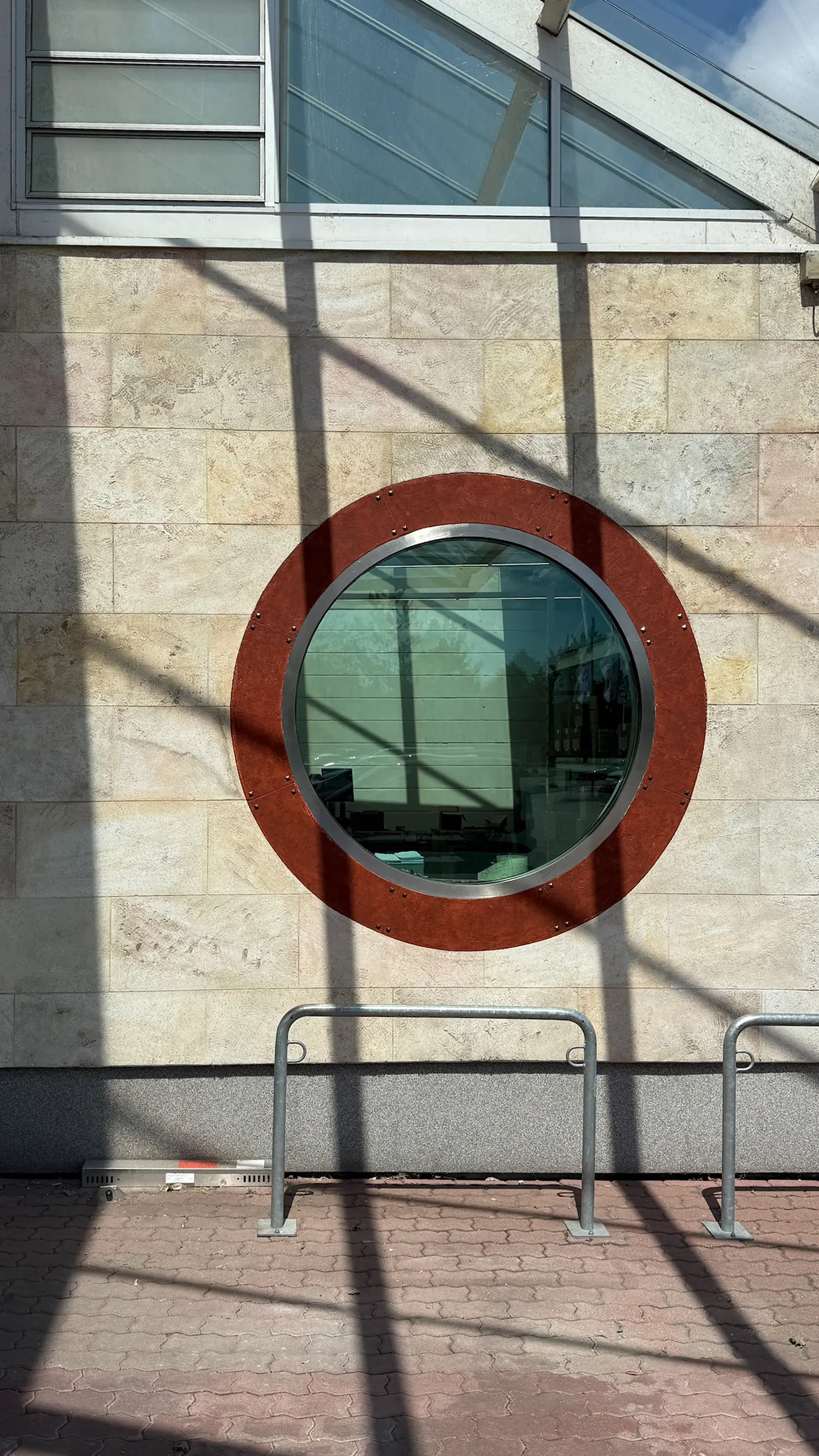 Fassade mit Rostoptik und Steinoptik auf WDV-System