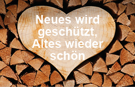 Holzstapel mit Holzherz in der Mitte und Aufschrift Neues wird geschützt, Altes wieder schön