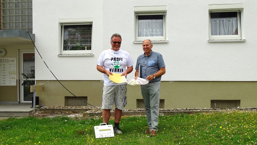Michael Diemer bei der Beratung mit hawo Au&szlig;endienst Winfried Waldner.